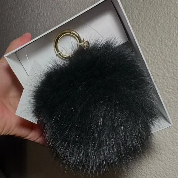 Michael Kors BLACK FOX FUR PEACE POM POM KEY CHARM - Picture 10 of 12
